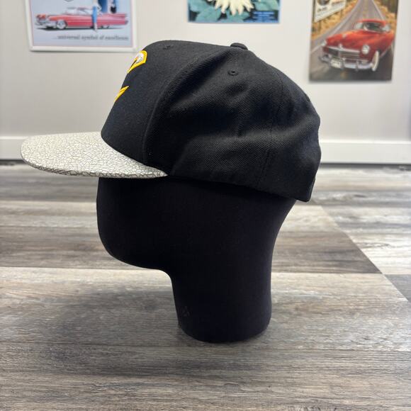 Mitchell & Ness Cleveland Cavs Cavaliers Black OS Iridescent Crackled Cap Hat - Picture 2 of 9